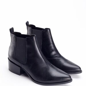 Vagabond Black Leather Chelsea Ankle Boots